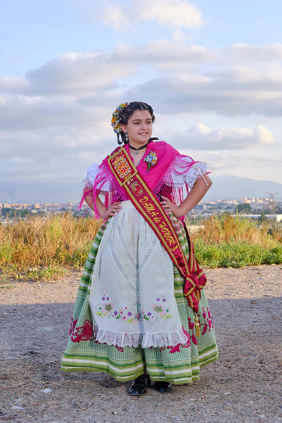 Foto de niña dama de la huerta infantil con traje regional murciano